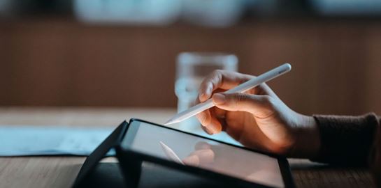 Ένας πρώην πράκτορα της CIA ξέρει πως θα εντυπωσιάσεις τους συναδέλφους σου