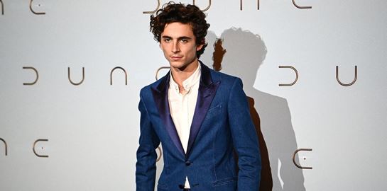 Ο Timothée Chalamet με denim tuxedo. Γιατί όχι;