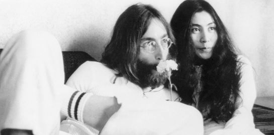 Όταν ο John Lennon γνώρισε τη Yoko Ono