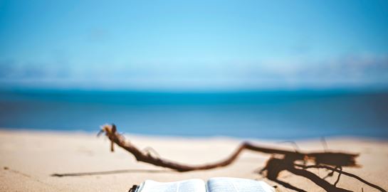 Σπουδαία μυθιστορήματα με φόντο την παραλία