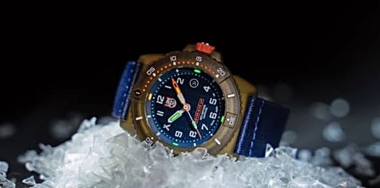H Luminox παρουσιάζει το survival ρολόι του Bear Grylls