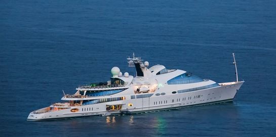 Το υπερπολυτελές γιοτ της βασιλικής οικογενείας των Ηνωμένων Αραβικών Εμιράτων βρίσκεται στο Ναύπλιο