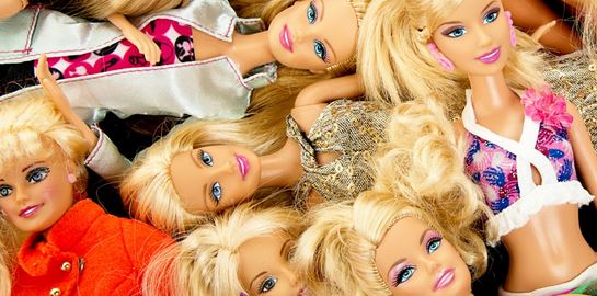 Κουτιά από κούκλες Barbie παραπέμπουν σε site με πορνό-η απάντηση της Mattel
