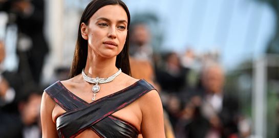 Τα see-through γενέθλια της Irina Shayk στα χιόνια