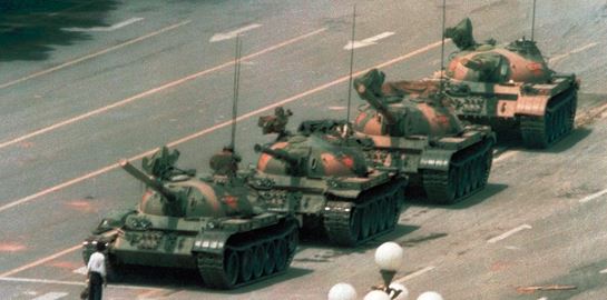 H ιστορία πίσω από την εμβληματική φωτογραφία του Tank Man