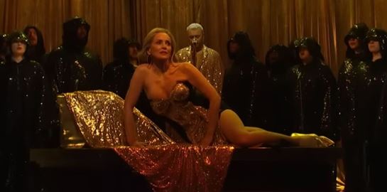 Αυτή ίσως είναι η πιο σέξι εμφάνιση της Sharon Stone τελευταία