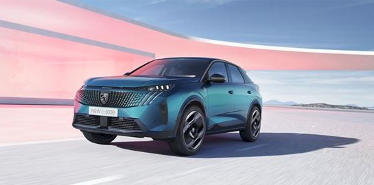 Οι πρώτες εικόνες και το απίστευτο εσωτερικό του νέου Peugeot E-3008