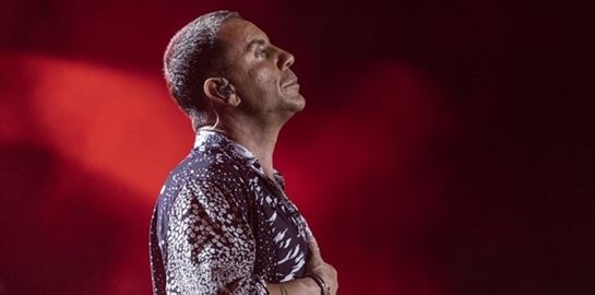 Ο Γιώργος Μαζωνάκης μπήκε στο μετρό και όλοι τα έχασαν