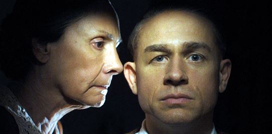 Η ακραία προετοιμασία του Charlie Hunnam για να γίνει ο Εντ Γκιν στο Monster του Netflix