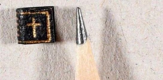 Ένα από τα μικρότερα βιβλία στον κόσμο πωλήθηκε 4.200 Ευρώ