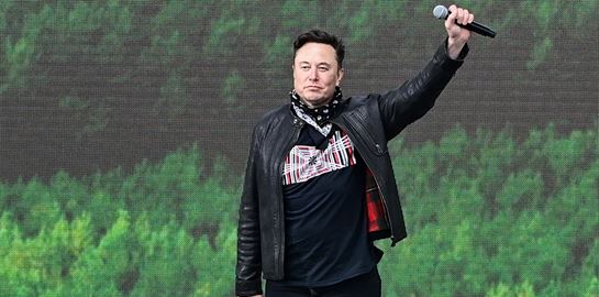 Ο Elon Musk ενεργοποιεί το Starlink πάνω από την Ουκρανία