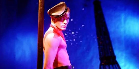 James Bidgood: Ρέκβιεμ στην camp αισθητική ενός ροζ νάρκισσου