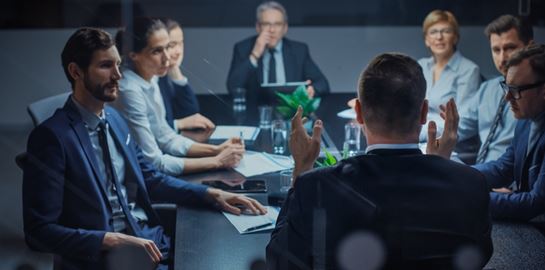 Καμία έκπληξη, οι CEOs κάνουν συνέχεια meetings