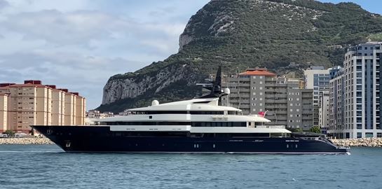 Ο Steven Spielberg βγάζει στο σφυρί το superyacht του Seven Seas