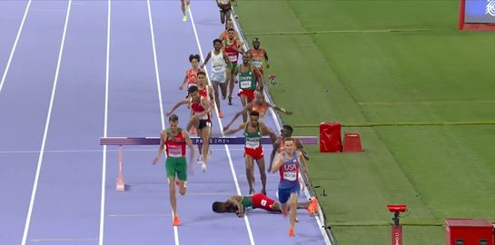 Το σοκαριστικό ατύχημα του Αιθίοπα δρομέα στους Ολυμπιακούς Αγώνες 2024