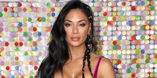 Η Nicole Scherzinger αποχαιρετά τον Ιανουάριο με λευκό μπικίνι