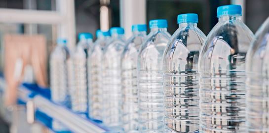 Εμφιαλωμένο νερό ή βρύσης; Ποιο είναι το πιο ασφαλές