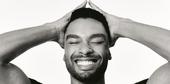 Ο Regé-Jean Page είναι το νέο role model μας