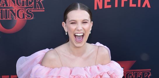 Γιατί η Millie Bobby Brown είναι η τέλεια κινηματογραφική Britney Spears