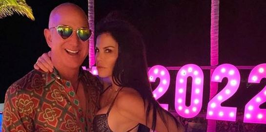 Όλα τα έχει ο Jeff Bezos. Εκτός από γούστο.