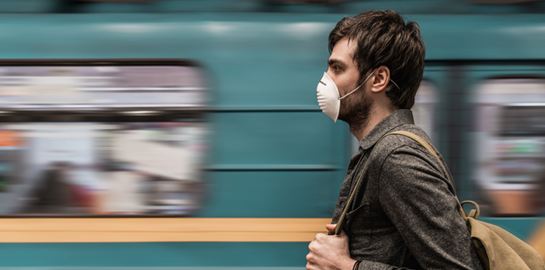 Κορονοϊός: Νέο ρεκόρ διασωληνωμένων με λιγότερα κρούσματα λόγω 25ης Μαρτίου