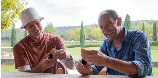 Ο Brad Pitt έχει δική του σειρά περιποίησης. Λέει, όμως, τίποτα;