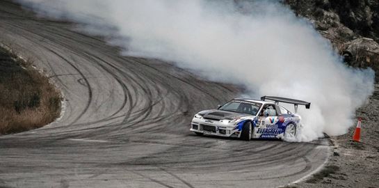 Ένα συναρπαστικό ρολόι βγαλμένο από τους αγώνες ταχύτητας