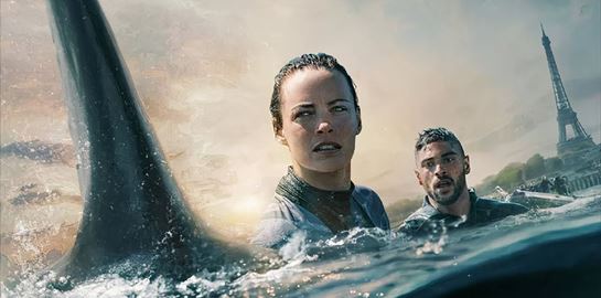Υπάρχει μια ταινία στο Netflix με έναν καρχαρία και, παραδόξως, βλέπεται