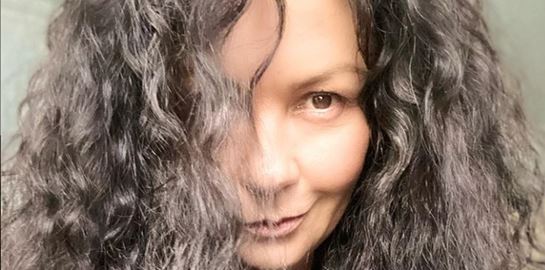 Μπορείς να αναγνωρίσεις την Ουαλή σεξοβόμβα της φωτογραφίας;