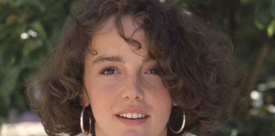 Ποια είναι η Γαλλίδα superstar που σχολιάζει τον 19χρονο εαυτό της;