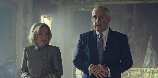 Όσα γνωρίζουμε μέχρι στιγμής για το &#39;σκανδαλώδες&#39; Scoop στο Netflix