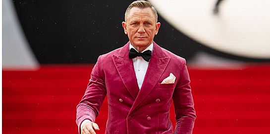 Κι αν το βελούδινο σακάκι είναι φέτος της μόδας;