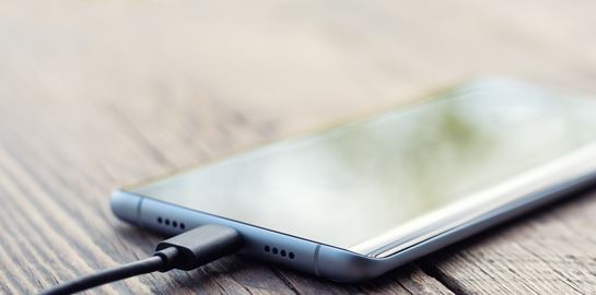 Πώς μπορείς να φορτίσεις το κινητό σου χωρίς φορτιστή