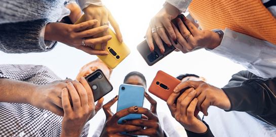 Η αγορά των smartphones επανήλθε στα επίπεδα του 2014