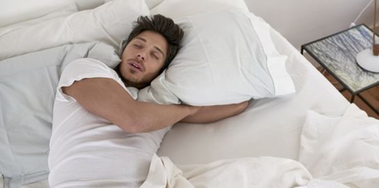 Πόσο ύπνο χρειάζεσαι για να παραμείνεις φρέσκος, σύμφωνα με το Harvard