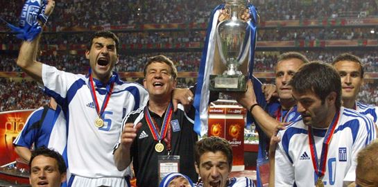 Legends 2004 vs. UEFA All Stars, ένα επετειακό φιλικό προς τιμήν του Ότο Ρεχάγκελ