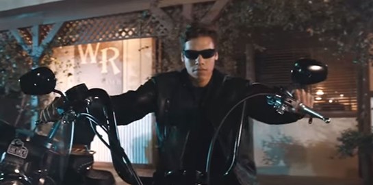 Joseph Baena όπως λέμε Arnold Schwarzenegger