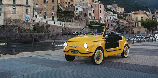 Ο γύρος της Ιταλίας με ένα σπάνιο ηλεκτρικό Fiat 500