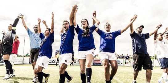 Ένα τουρνουά ποδοσφαίρου στην πλατεία Συντάγματος