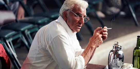 Ο Bradley Cooper εξηγεί και εξηγείται για την προσθετική μύτη στο Maestro