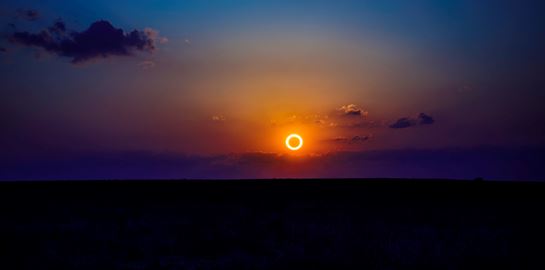 Όσα πρέπει να ξέρεις για τη σημερινή ολική έκλειψη ηλίου