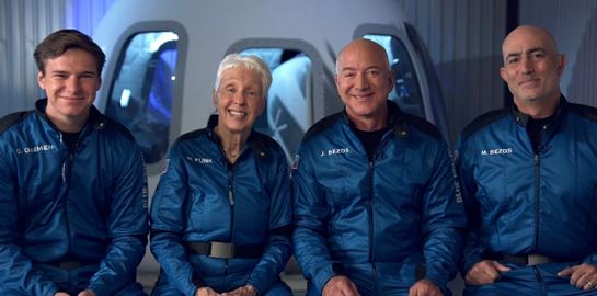 Ο Jeff Bezos στο διάστημα. Και;