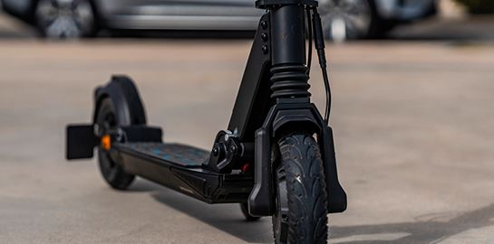 Το ηλεκτρικό πατίνι της Mercedes είναι καλύτερο από σκούτερ