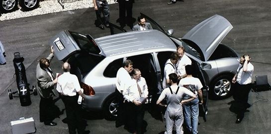 Η άγνωστη ιστορία πίσω από τα SUV της Porsche