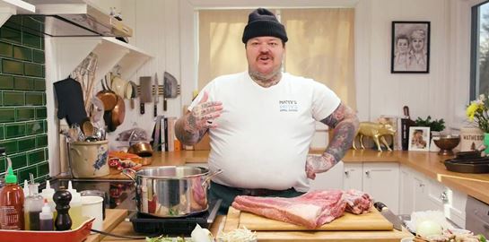 Όλοι βλέπουν το Just a Dash στο Youtube