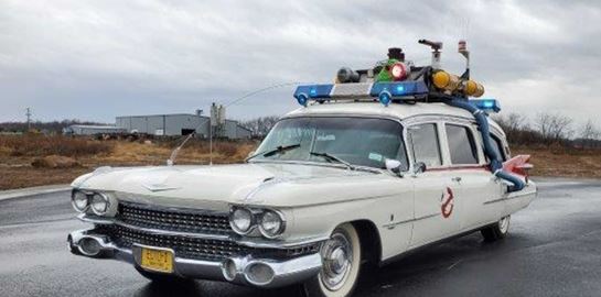 Τα πιο διάσημα αυτοκίνητα του σινεμά βγαίνουν στο σφυρί