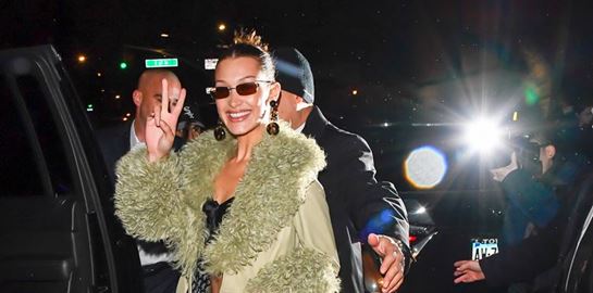 Η τολμηρή εμφάνιση της Bella Hadid στα χιόνια