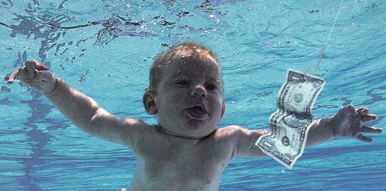 Σε άλλα νέα, το μωρό στο εξώφυλλο του Nevermind μηνύει τους Nirvana