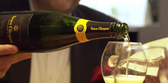 Veuve Clicquot Yellow Hour: Ο Ted Λέλεκας υποδέχεται τον Μιχάλη Νουρλόγλου