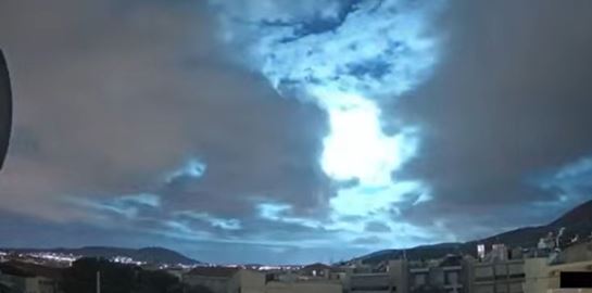 Τι ήταν η μεγάλη λάμψη που εμφανίστηκε στον ουρανό της Αττικής